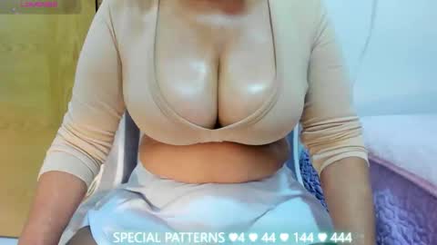 Snapshot of gloria_mature1 chatting on 04.22.26 GLORIA INDEPENDENT MODEL online show from 04.22.26