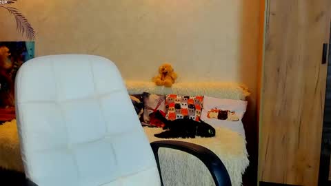 Gloria Wood online show from 05.04.26