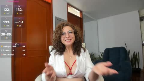 Snapshot of gloriacrespo chatting on 01.01.25 gloriacrespo online show from 01.01.25