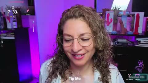 Snapshot of gloriacrespo chatting on 10.18.25 gloriacrespo online show from 10.18.25