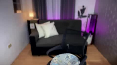 Snapshot of gloriousslutshay chatting on 09.19.25 shy online show from 09.19.25