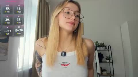 Snapshot of glossybabe_ chatting on 06.26.26 Cherry online show from 06.26.26