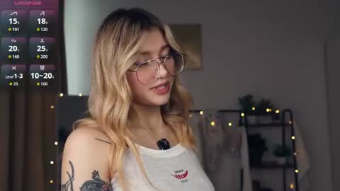 Snapshot of glossybabe_ chatting on 07.08.26 Cherry online show from 07.08.26