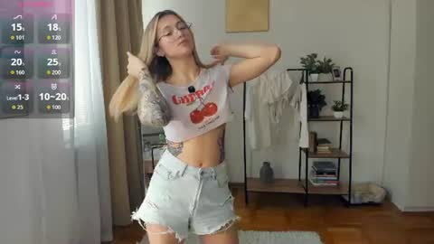 Snapshot of glossybabe_ chatting on 07.14.26 Cherry online show from 07.14.26