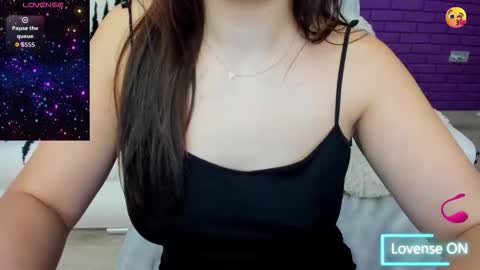 Mia online show from 11.28.25