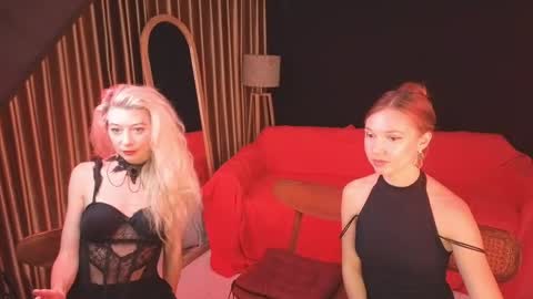 Snapshot of goddess_marylin chatting on 06.06.26 330 UTC2 girls online show from 06.06.26
