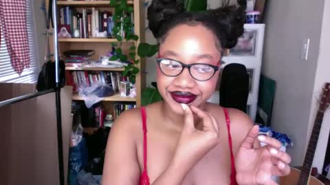 Snapshot of goddessdaisysky chatting on 09.10.25 Goddess Daisy Sky online show from 09.10.25