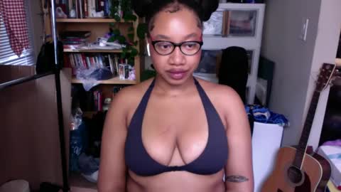 Snapshot of goddessdaisysky chatting on 09.11.25 Goddess Daisy Sky online show from 09.11.25