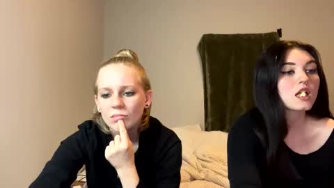 Snapshot of goddessfeyaa chatting on 12.08.24 feyaa22 online show from 12.08.24