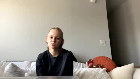 Snapshot of goddessfeyaa chatting on 12.10.24 feyaa22 online show from 12.10.24