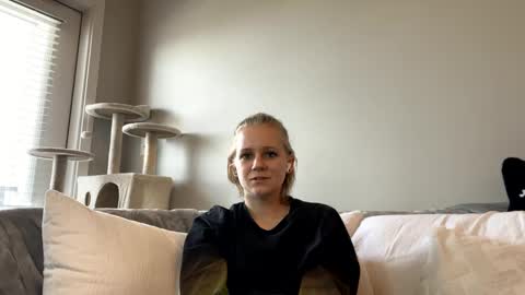 Snapshot of goddessfeyaa chatting on 12.10.24 feyaa22 online show from 12.10.24