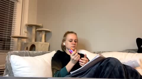 Snapshot of goddessfeyaa chatting on 12.11.24 feyaa22 online show from 12.11.24