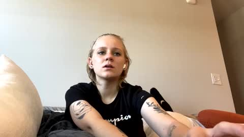 Snapshot of goddessfeyaa chatting on 12.12.24 feyaa22 online show from 12.12.24