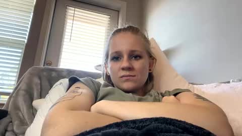 Snapshot of goddessfeyaa chatting on 12.13.24 feyaa22 online show from 12.13.24