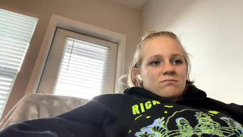 Snapshot of goddessfeyaa chatting on 12.13.24 feyaa22 online show from 12.13.24