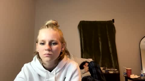 Snapshot of goddessfeyaa chatting on 12.15.24 feyaa22 online show from 12.15.24