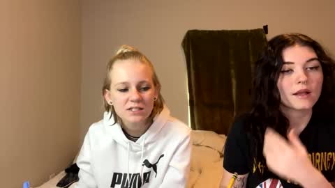 Snapshot of goddessfeyaa chatting on 12.15.24 feyaa22 online show from 12.15.24