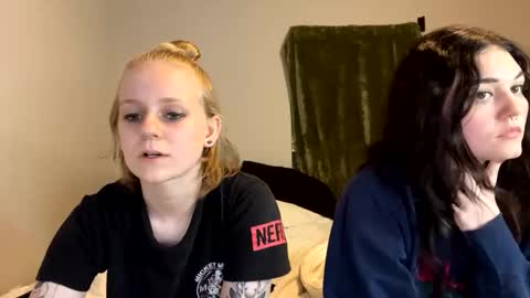 Snapshot of goddessfeyaa chatting on 12.16.24 feyaa22 online show from 12.16.24