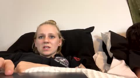 Snapshot of goddessfeyaa chatting on 12.17.24 feyaa22 online show from 12.17.24