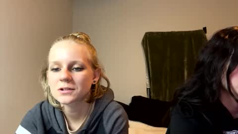 Snapshot of goddessfeyaa chatting on 12.20.24 feyaa22 online show from 12.20.24