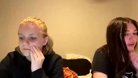 Snapshot of goddessfeyaa chatting on 01.04.25 feyaa22 online show from 01.04.25