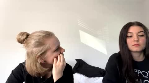 Snapshot of goddessfeyaa chatting on 01.05.25 feyaa22 online show from 01.05.25