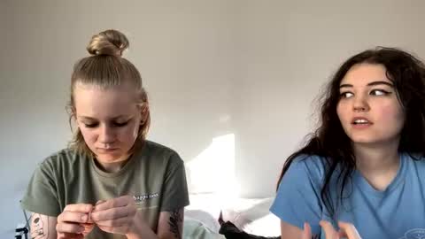 Snapshot of goddessfeyaa chatting on 01.10.25 feyaa22 online show from 01.10.25