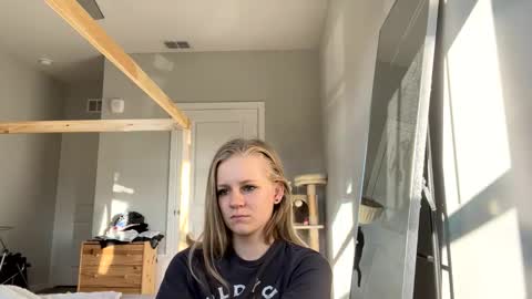 Snapshot of goddessfeyaa chatting on 01.12.25 feyaa22 online show from 01.12.25