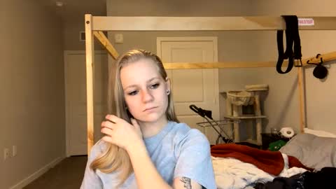 Snapshot of goddessfeyaa chatting on 01.13.25 feyaa22 online show from 01.13.25