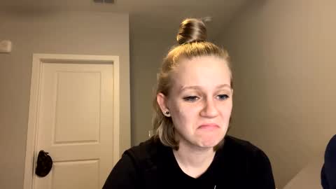 Snapshot of goddessfeyaa chatting on 01.16.25 feyaa22 online show from 01.16.25