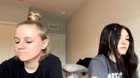 Snapshot of goddessfeyaa chatting on 01.17.25 feyaa22 online show from 01.17.25