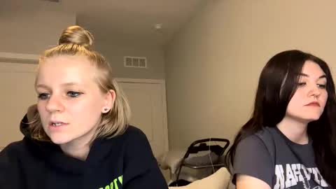 Snapshot of goddessfeyaa chatting on 01.18.25 feyaa22 online show from 01.18.25