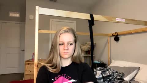 Snapshot of goddessfeyaa chatting on 01.23.25 feyaa22 online show from 01.23.25