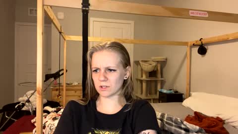 Snapshot of goddessfeyaa chatting on 01.25.25 feyaa22 online show from 01.25.25