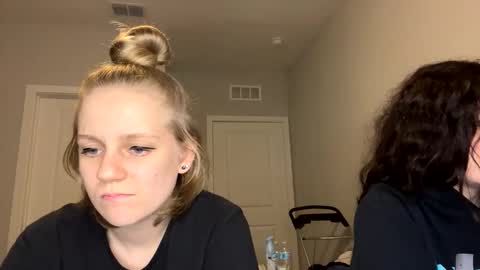 Snapshot of goddessfeyaa chatting on 01.26.25 feyaa22 online show from 01.26.25