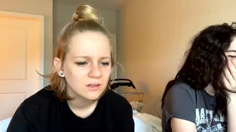 Snapshot of goddessfeyaa chatting on 01.27.25 feyaa22 online show from 01.27.25