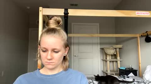 Snapshot of goddessfeyaa chatting on 01.28.25 feyaa22 online show from 01.28.25