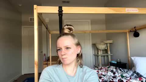 Snapshot of goddessfeyaa chatting on 01.30.25 feyaa22 online show from 01.30.25