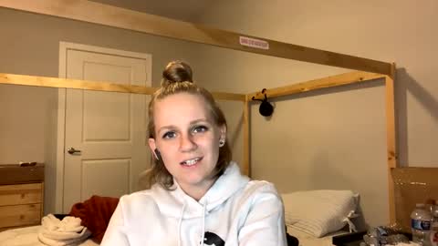 Snapshot of goddessfeyaa chatting on 02.06.25 feyaa22 online show from 02.06.25