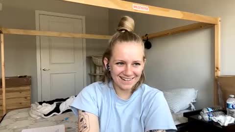 Snapshot of goddessfeyaa chatting on 02.06.25 feyaa22 online show from 02.06.25