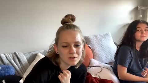 Snapshot of goddessfeyaa chatting on 02.14.25 feyaa22 online show from 02.14.25