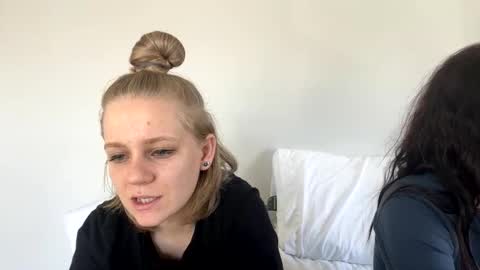 Snapshot of goddessfeyaa chatting on 02.15.25 feyaa22 online show from 02.15.25