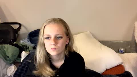 Snapshot of goddessfeyaa chatting on 02.16.25 feyaa22 online show from 02.16.25