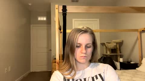 Snapshot of goddessfeyaa chatting on 02.18.25 feyaa22 online show from 02.18.25