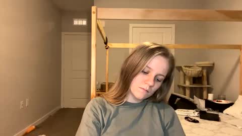 Snapshot of goddessfeyaa chatting on 02.24.25 feyaa22 online show from 02.24.25