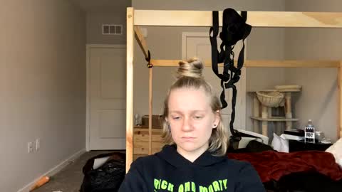 Snapshot of goddessfeyaa chatting on 02.24.25 feyaa22 online show from 02.24.25