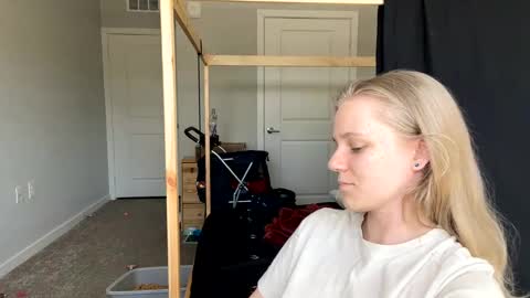 Snapshot of goddessfeyaa chatting on 02.28.25 feyaa22 online show from 02.28.25