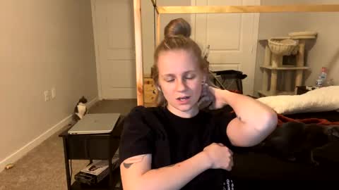 Snapshot of goddessfeyaa chatting on 03.03.25 feyaa22 online show from 03.03.25