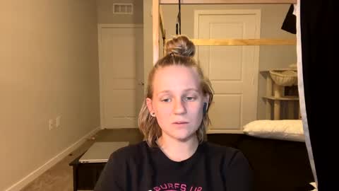 Snapshot of goddessfeyaa chatting on 03.06.25 feyaa22 online show from 03.06.25