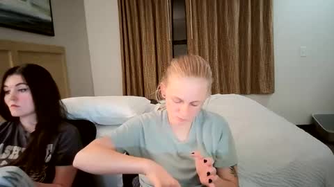 Snapshot of goddessfeyaa chatting on 09.13.25 feyaa22 online show from 09.13.25